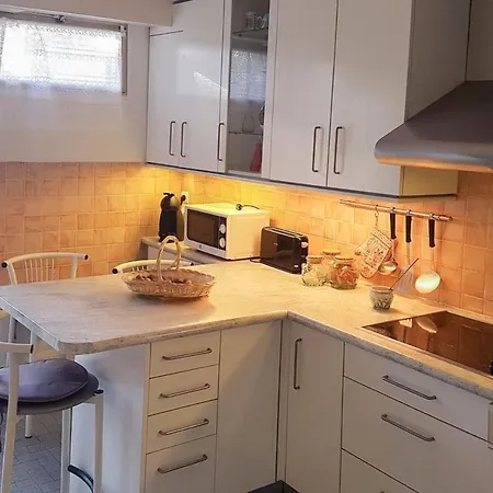 Beautiful Apartment With Balcony In Saint Raphael Appartamento
