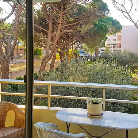 Beautiful Apartment With Balcony In Saint Raphael Appartamento *